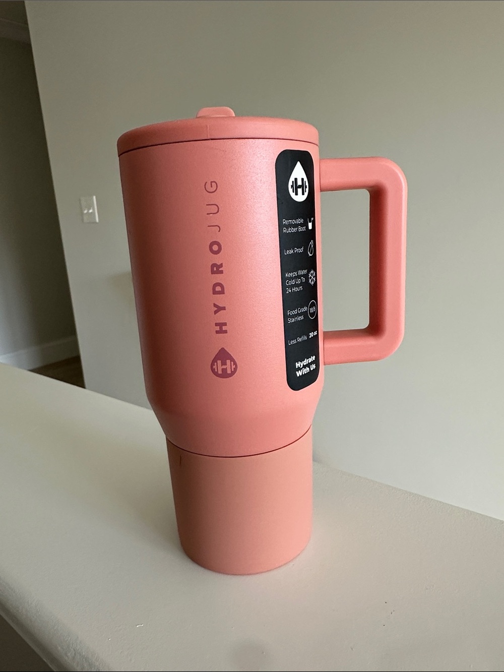 NWT HydroJug 20oz Insulated Travel Mug with Handle in color Dahlia
